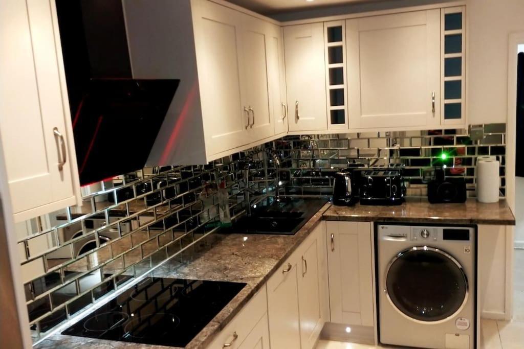 Apartament Impeccable 2-Bed House Londyn Zewnętrze zdjęcie