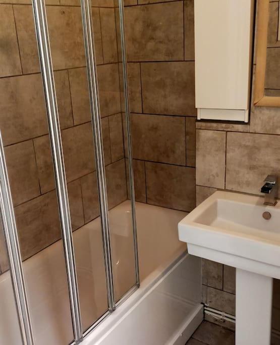 Apartament Impeccable 2-Bed House Londyn Zewnętrze zdjęcie