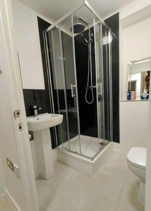 Apartament Impeccable 2-Bed House Londyn Zewnętrze zdjęcie