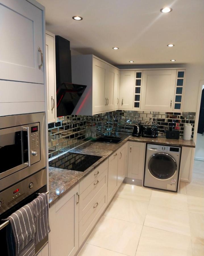 Apartament Impeccable 2-Bed House Londyn Zewnętrze zdjęcie