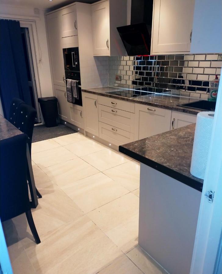 Apartament Impeccable 2-Bed House Londyn Zewnętrze zdjęcie